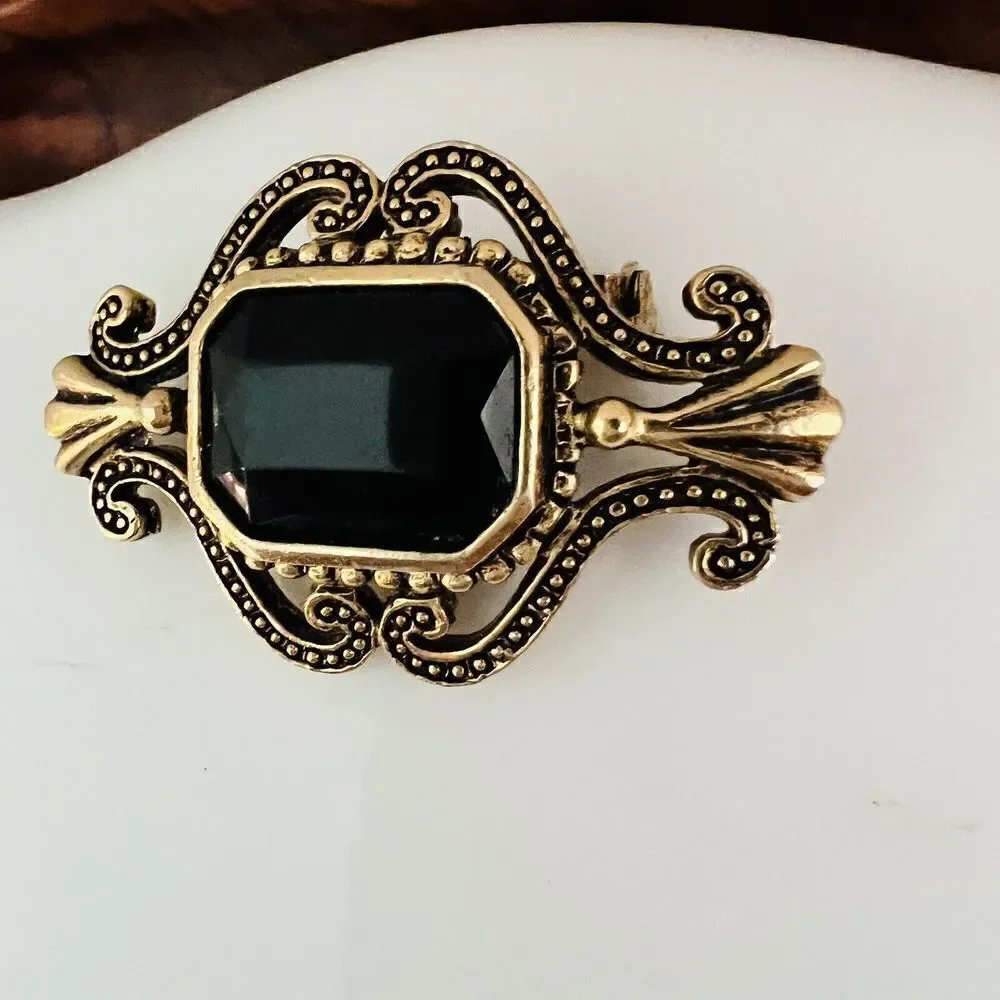 Vintage Brooch Art Deco Victorian  Gold Tone Black Faceted Stone Filigree 1147